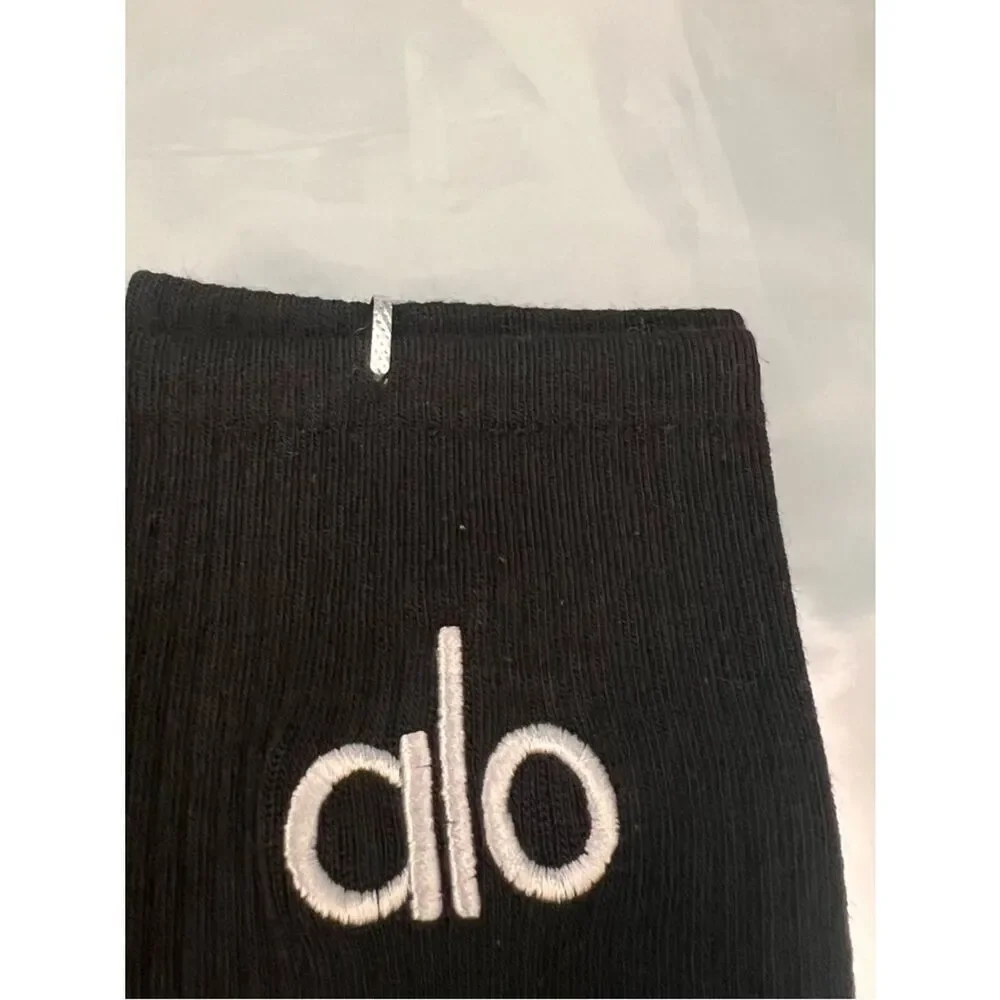 ALO Yoga unisex half crew understated socks in gray embroidered logo
